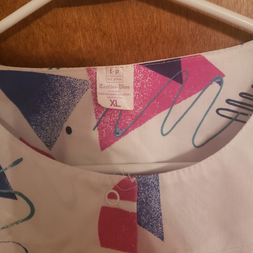 NWOT Scrub Top - Picture 2 of 3